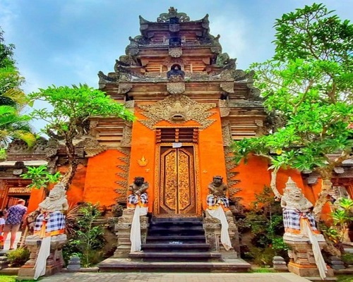 Half Day Ubud Tours | Ubud Royal Palace | Bali Traventure